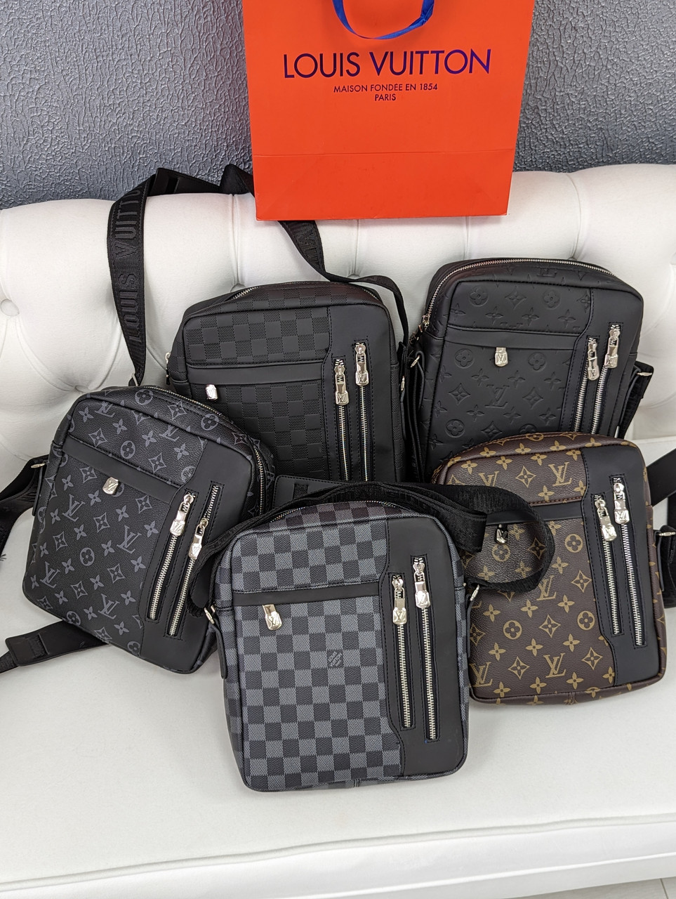 Чоловіча сумка в чорно-сіру клітинку через плече Louis Vuitton якості LUX
