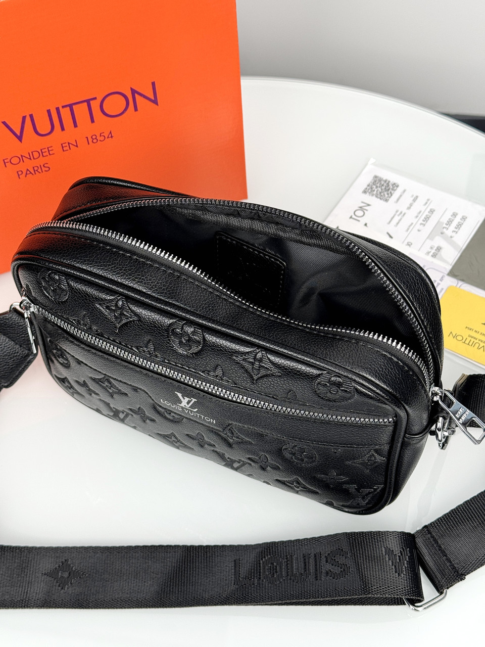 Чоловіча сумка чорного кольору через плече Louis Vuitton якості LUX
