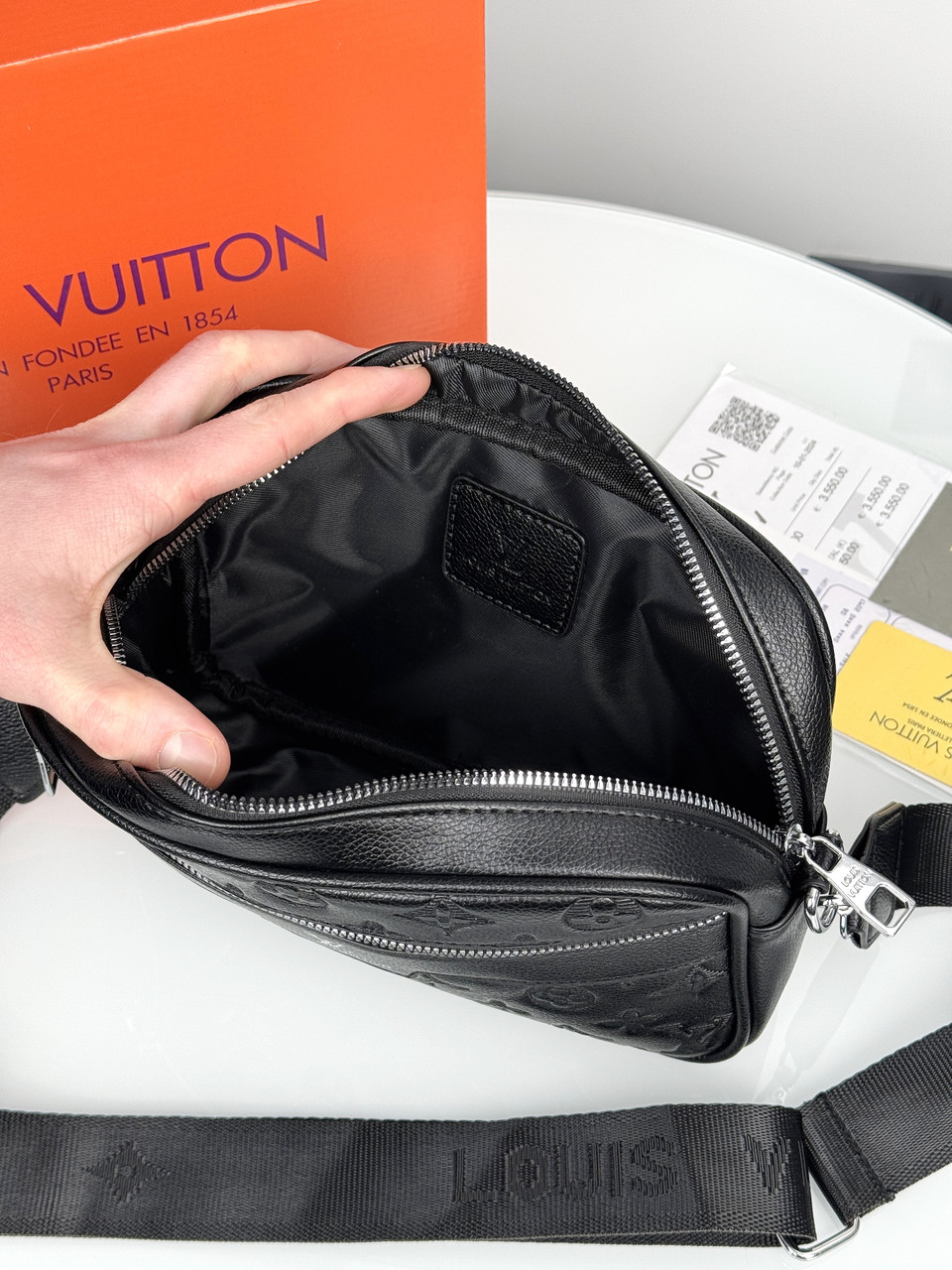 Чоловіча сумка чорного кольору через плече Louis Vuitton якості LUX