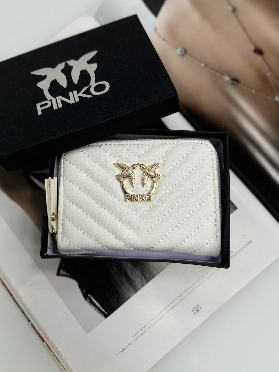 Шкіряний міні гаманець Pinko білого кольору в Фімовому пакуванні