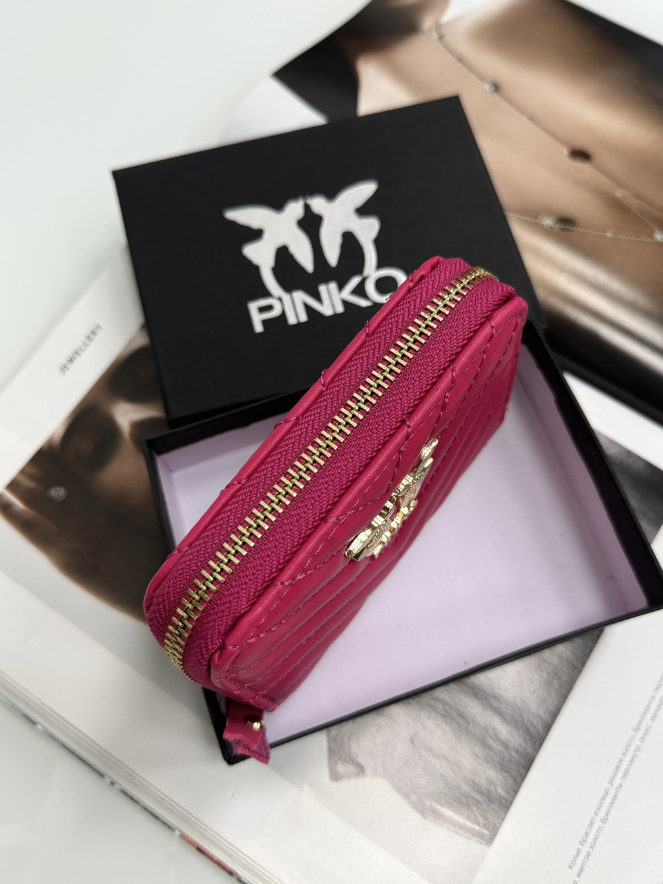 Шкіряний міні гаманець Pinko малинового кольору в Фімовому пакуванні