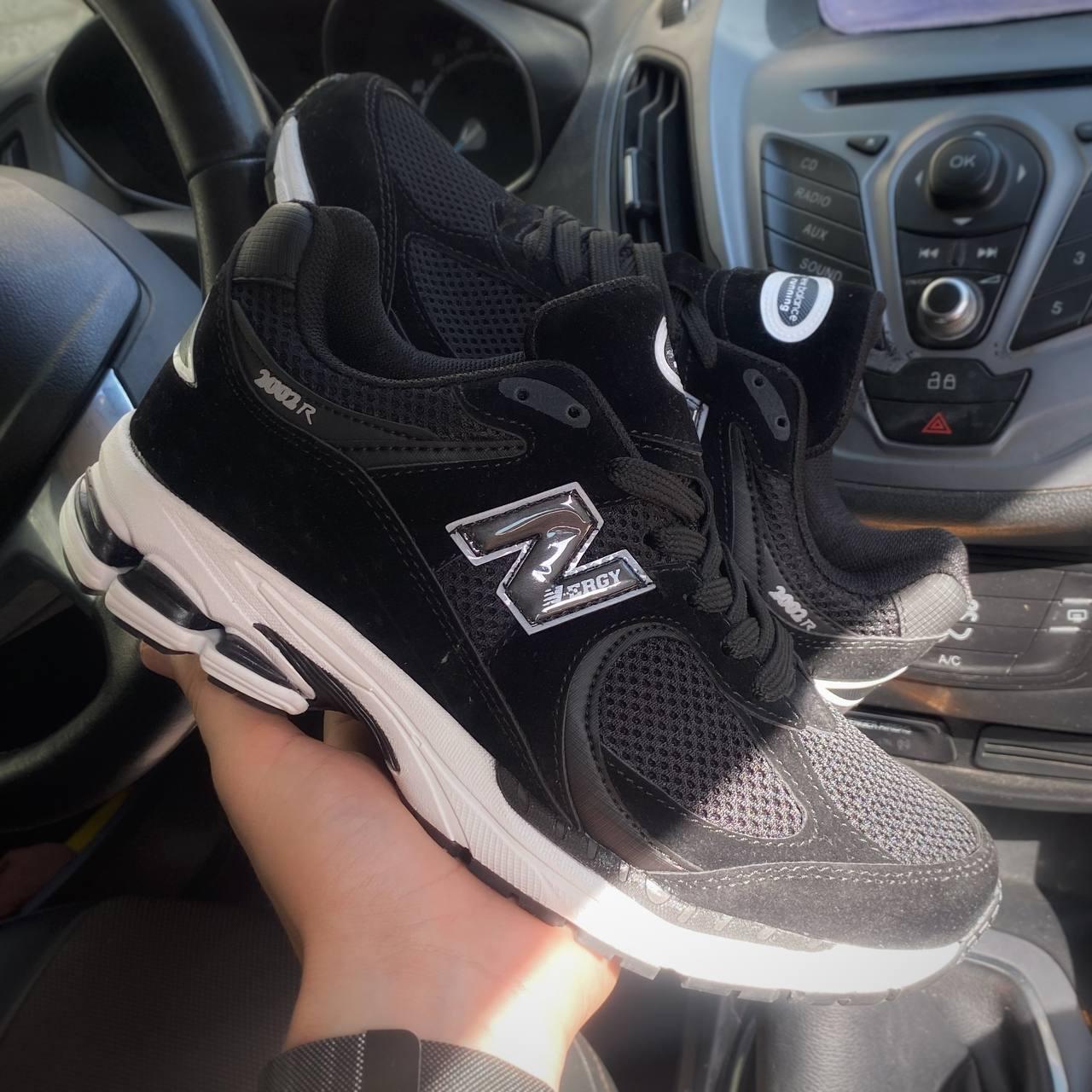 Стильні чоловічі кросівки New Balance 2002r Black White 40-44 41