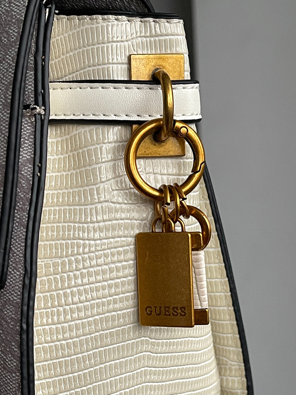 Сумочка Guess Ginevra Logo Elite пудрового кольору LUX ЯКІСТЬ фірмова фурнітура